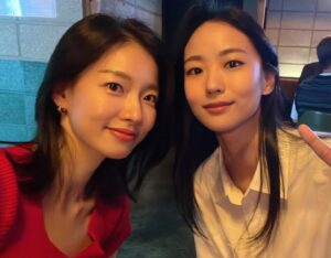 Lee Xia Instagram - 우리 사이 좋아요😂😂#원경