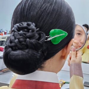Lee Young-ae Instagram - 즐거운 촬영~
감사합니다💚

@thesoo_official 
#한은희한복 
@ihee_hair