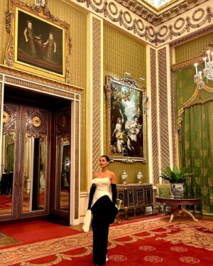 Lela Meburishvili Instagram - We had a truly unforgettable evening at Buckingham Palace, filled with delightful surprises. Our hosts transformed the formal setting into something so beautiful, it left a lasting impression on me. We had the honor of meeting both the King and Prince William.  ფანტასტიკური, დაუვიწყარი საღამო ბუკინგემის სასახლეში აღმოჩნდა მოულოდნელობებით სავსე .ეს ფორმალური გარემო იმდენად გაამსუბიქეს და გაალამაზეს მასპინძლებმა რომ ახლაც შთაბეჭდილების ქვეშ ვარ.  გვქონდა პატივი შევხვედროდით და გაგვესაუბრა მეფესთან  და ასევე პრინც ვილიამთან.