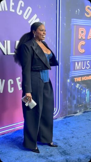 Leslie Jones Instagram - What can I say, last night FIRE! 

Blazer @dolcegabbana
Corset @jeanpaulgaultier
Pant @jeanpaulgaultier
Shoes @jimmychoo

Wardrobe Stylist @fresh2impress
Makeup @lolasbeautymark
Hair @tressybestie