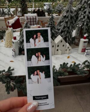Lidia Santos Instagram - Feels like christmas ❄️🎄⛸️

Gracias @neutrogenaespana  por hacernos pasar un día mágico. 
.
.
.
#christmas #christmastime #december #neutrogena #goodvibes #madrid #neutrogenaknowsmewell #model #friends #love