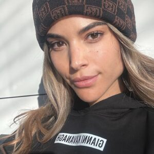 Lidia Santos Instagram - Selfie mood ✨🤎
.
.
.
#selfietime #goodvibes #moments #lifestyle #lidiasantos #arountheworld #mood #tuesdaymood #loveyourself