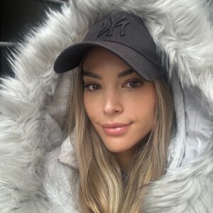 Lidia Santos Instagram - Selfie mood ✨🤎
.
.
.
#selfietime #goodvibes #moments #lifestyle #lidiasantos #arountheworld #mood #tuesdaymood #loveyourself