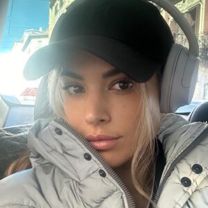 Lidia Santos Instagram - Selfie mood ✨🤎
.
.
.
#selfietime #goodvibes #moments #lifestyle #lidiasantos #arountheworld #mood #tuesdaymood #loveyourself