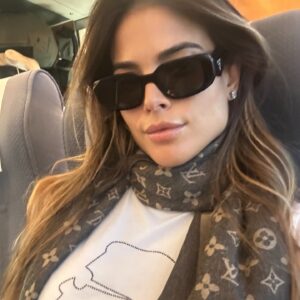 Lidia Santos Instagram - Selfie mood ✨🤎
.
.
.
#selfietime #goodvibes #moments #lifestyle #lidiasantos #arountheworld #mood #tuesdaymood #loveyourself