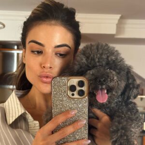 Lidia Santos Instagram - Selfie mood ✨🤎
.
.
.
#selfietime #goodvibes #moments #lifestyle #lidiasantos #arountheworld #mood #tuesdaymood #loveyourself