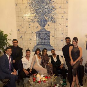 Lidia Santos Instagram - “La vida es un 10% lo que te sucede y un 90% de cómo reaccionas a ello” ✨✨✨
Feliz 2025 mi gente bonita 😍 
.
.
.
#2025  #newbook #newhistory #dreams #friends #love #goodtimes #goodvibes #goodmoments #happynewyear #loveyourself #youfirst #arountheworld