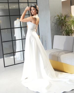 Lidia Santos Instagram - Chicas el otro día me sentí como una auténtica princesa de la mano de @sedka_novias. 
La nueva colección de @millanova es un sueño, por eso no dudéis en visitar sus instalaciones y dar con el vestido que siempre has soñado para ese día tan especial ✨✨✨
.
.
.
#milanova #weddingdress #publi #dreamscometrue #model #lidiasantos #sedkanovias