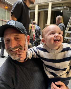 Lihi Kornowski Instagram - אחרי חצי שנה של עבודה, אתמול סיימנו את הצילומים לסדרה ״צללים״. תקופה פשוט מדהימה. תודה לאל🪬🧄🧅💘 

@shamir.rotem 
@yoavnet 
@gikasaf 
@perrykafri_agency 
@shenhar_productions