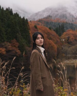 Lilian Zhang Instagram - Theseus 忒修斯 2025全新單曲《廢棄清理》上線啦！由雙主唱劉志正（小正）和高翔煜（翔煜）攜手演繹，歌曲探討戀情結束後如何放下回憶。MV遠赴日本拍攝，導演高爾賢、女主角張俐晴加入，讓作品更添亮點！

翔煜在雪景中穿著清潔員服裝，感嘆「勞碌命的人就算去美麗的地方，還是要勞碌！」小正則偷嚐車站雪景，笑稱「需要配果醬」。兩人與俐晴拍攝過程建立深厚友誼，趣味組成「忒俐屋」小隊。

《廢棄清理》靈感來自路旁等待回收的家具，象徵難以割捨的情感回憶，鼓勵大家透過音樂尋回自我聲音。
Theseus 忒修斯說：「不想想起時，把回憶丟進歌裡，想要再撿起時，就打開這首歌。」

🎬 完整MV：https://youtu.be/GVYsPFOTS3s
🎧 數位收聽：https://reurl.cc/86eY2o

🗞️媒體報導🗞️
TVBS：https://reurl.cc/Kd2ObM
MSN：https://reurl.cc/b3dN23
東森新聞：https://reurl.cc/O56RAD
三立新聞網：https://reurl.cc/Nb2NAk
鏡週刊：https://reurl.cc/L52QXL
yahoo：https://ynews.page.link/Ng4H5 、https://ynews.page.link/echaB
壹蘋新聞網：https://reurl.cc/Y4Dkvl ETtoday星光雲：https://reurl.cc/nqpMj1
自由娛樂：https://reurl.cc/M62oEL
噓！星聞：https://reurl.cc/86eVdX 太報：https://reurl.cc/kMpbVq
CTWANT：https://reurl.cc/1X8LY9
中時新聞網：https://reurl.cc/26a29a
Blow吹音樂：https://reurl.cc/5D3Wrq

妝髮: @backstage_curry 
造型：@eavecning @ningstyling 

MV製作公司：@aurtor_tw 
平面攝影：@erniedon 

#抓馬文化 #theseus忒修斯  #張俐晴 #廢棄清理