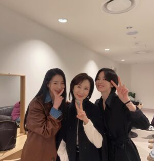 Lim Ji-yeon Instagram - 교언니화이팅선배님화이팅❤️🩷

#검은수녀들