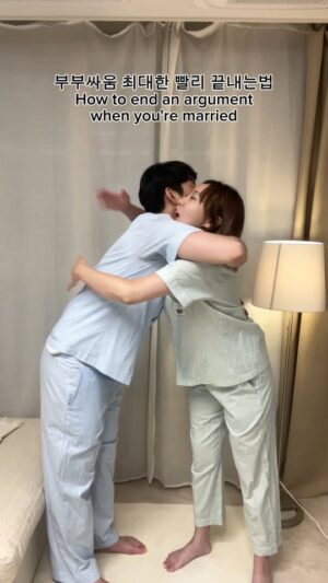 Lim La-la Instagram - 저희 부부의 사이좋은 비결 공개합니다🩷
#enjoycouple #couplegoals 
#comedy #커플템 #부부
