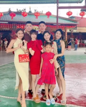 Lin Min-Chen Instagram - 初一來拜年🧧🧧祝大家新年快樂❤️健康平安❤️