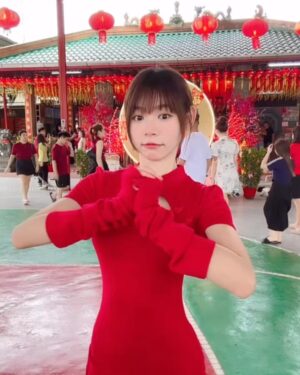 Lin Min-Chen Instagram - 初一來拜年🧧🧧祝大家新年快樂❤️健康平安❤️