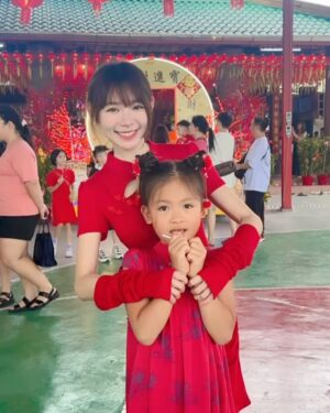 Lin Min-Chen Instagram - 初一來拜年🧧🧧祝大家新年快樂❤️健康平安❤️