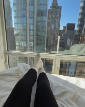 Linda De Figueredo Instagram - Mis 20 fotos & videos favoritos de #NYC 🗽🫶🏻 

1) The Vessel @thevesselhudsonyards 
2) Paseando por High Line @highlinenyc 
3) Vista desde el hotel 
4) Desde el rooftop del hotel 🏙️ con vista al Empire State
5) Catedral de San Patricio (de las más bellas) @stpatrickscathedral 
6) Estatua de la Libertad 🗽en Ellis Island @statueoflibertyny 
7) Desde el ferry rumbo a Ellis Island
8) The Oculus (estación y centro comercial en el World Trade Center) 
9) Strawberry matcha 🍓 en @chachamatcha (de los miles matcha que tomé este fue unos de mis fav)
10 y 11) Empire State @empirestatebldg 
12) Vista desde el World Trade Center @wtc al Oculus, Memorial 911 y a Wall Street
13) una noche por Chelsea 
14) El mejor banana pudding 🤤 @magnoliabakery 
15) Puente de Brooklyn @brooklynbridgeig 
16) Cenando en @boucherienyc_ 👌🏻 
17) Pista de hielo del Rockefeller Center 🛼 @rockefellercenter 
18) Times Square @timessquarenyc 
19) Cenando en @opheliany 
20) Caminando por Soho