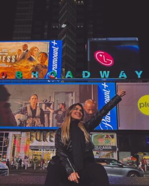 Linda De Figueredo Instagram - Mis 20 fotos & videos favoritos de #NYC 🗽🫶🏻 

1) The Vessel @thevesselhudsonyards 
2) Paseando por High Line @highlinenyc 
3) Vista desde el hotel 
4) Desde el rooftop del hotel 🏙️ con vista al Empire State
5) Catedral de San Patricio (de las más bellas) @stpatrickscathedral 
6) Estatua de la Libertad 🗽en Ellis Island @statueoflibertyny 
7) Desde el ferry rumbo a Ellis Island
8) The Oculus (estación y centro comercial en el World Trade Center) 
9) Strawberry matcha 🍓 en @chachamatcha (de los miles matcha que tomé este fue unos de mis fav)
10 y 11) Empire State @empirestatebldg 
12) Vista desde el World Trade Center @wtc al Oculus, Memorial 911 y a Wall Street
13) una noche por Chelsea 
14) El mejor banana pudding 🤤 @magnoliabakery 
15) Puente de Brooklyn @brooklynbridgeig 
16) Cenando en @boucherienyc_ 👌🏻 
17) Pista de hielo del Rockefeller Center 🛼 @rockefellercenter 
18) Times Square @timessquarenyc 
19) Cenando en @opheliany 
20) Caminando por Soho