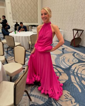 Lindsay Czarniak Instagram - It's go time! You can catch us on @fanduel at 7:40pmET! Thx for all the votes! I chose the pink one! And thank you @camhatsnyc for the fun headband! Let's do this!! #eclipse awards
