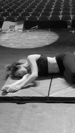 Lindsey Stirling Instagram - Did the last one count?
.
.“My body is an instrument, not an ornament” -Lindsay and Lexie Kite- More than a Body 📕