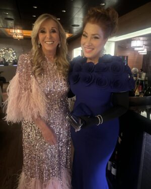 Lisa Ann Walter Instagram - #KennedyCenterHonors phenomenal night honoring our best @arturo_sandoval_arocha @francisfordcoppola @bonnieraittofficial @gratefuldead @apollotheater 
State dinner was incredible. Funny speech by @secblinken - and Arturo Sandoval’s God Bless America brought us all to tears. 
.
Gowns: @gretaconstantine gorgeous 
Jewelry: @anabelachan 
Bracelet: @a.jaffe 
Style: @miss_kellyjohnson