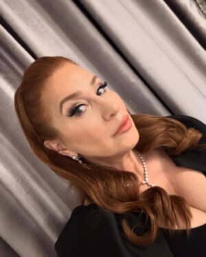 Lisa Ann Walter Instagram - #KennedyCenterHonors phenomenal night honoring our best @arturo_sandoval_arocha @francisfordcoppola @bonnieraittofficial @gratefuldead @apollotheater 
State dinner was incredible. Funny speech by @secblinken - and Arturo Sandoval’s God Bless America brought us all to tears. 
.
Gowns: @gretaconstantine gorgeous 
Jewelry: @anabelachan 
Bracelet: @a.jaffe 
Style: @miss_kellyjohnson