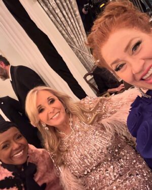 Lisa Ann Walter Instagram - #KennedyCenterHonors phenomenal night honoring our best @arturo_sandoval_arocha @francisfordcoppola @bonnieraittofficial @gratefuldead @apollotheater 
State dinner was incredible. Funny speech by @secblinken - and Arturo Sandoval’s God Bless America brought us all to tears. 
.
Gowns: @gretaconstantine gorgeous 
Jewelry: @anabelachan 
Bracelet: @a.jaffe 
Style: @miss_kellyjohnson