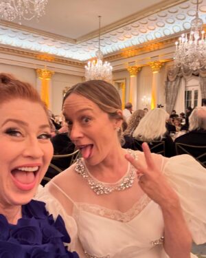 Lisa Ann Walter Instagram - #KennedyCenterHonors phenomenal night honoring our best @arturo_sandoval_arocha @francisfordcoppola @bonnieraittofficial @gratefuldead @apollotheater 
State dinner was incredible. Funny speech by @secblinken - and Arturo Sandoval’s God Bless America brought us all to tears. 
.
Gowns: @gretaconstantine gorgeous 
Jewelry: @anabelachan 
Bracelet: @a.jaffe 
Style: @miss_kellyjohnson