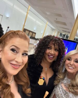 Lisa Ann Walter Instagram - #KennedyCenterHonors phenomenal night honoring our best @arturo_sandoval_arocha @francisfordcoppola @bonnieraittofficial @gratefuldead @apollotheater 
State dinner was incredible. Funny speech by @secblinken - and Arturo Sandoval’s God Bless America brought us all to tears. 
.
Gowns: @gretaconstantine gorgeous 
Jewelry: @anabelachan 
Bracelet: @a.jaffe 
Style: @miss_kellyjohnson