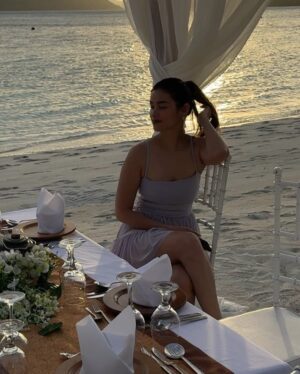 Liza Soberano Instagram - Diving into crystal clear dreams in coron 🌊