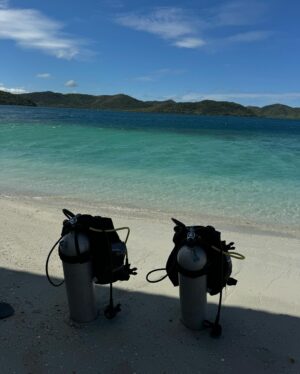 Liza Soberano Instagram - Diving into crystal clear dreams in coron 🌊