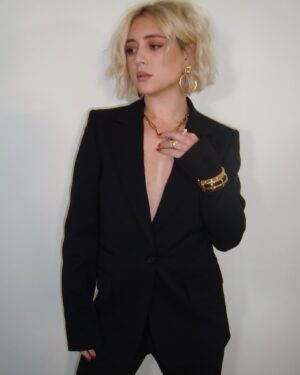 Lizze Broadway Instagram - “I read your manifesto. I found it to be quite appalling.”

Cruel Intentions out 11/21 on @primevideo 

Styling: @desireemorales 
Makeup: @ghost_artistry_ 
Hair: muah