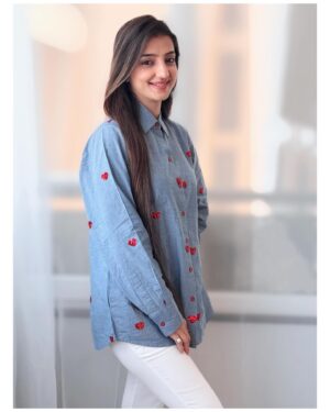 Loveleen Kaur Sasan Instagram - Looking for that chic look that combines a bit of formal and a lot of stunning ✨

Wearing: @siddhaarthoberoishirts ✨

PR Partners: @gladucamepr ✨