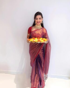 Loveleen Kaur Sasan Instagram - Happy Lohri, Makar Sankranti, Pongal, Maghi, Uttarayanan,Magh Bihu 🌸✨

Saree: @banarsi_saree_kendra 🌸✨
