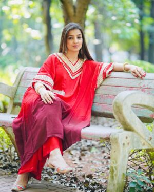 Loveleen Kaur Sasan Instagram - Ombré kaftan by @fashionfloorindia in the prettiest colour 🤎

Outfit: @fashionfloorindia 
Jutti: @tradition_meets_trends 
📸: @thephotography.guru