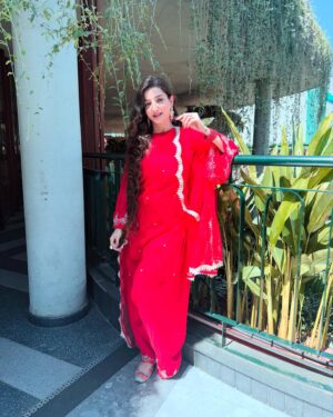 Loveleen Kaur Sasan Instagram - Wearing : @lavanyathelabel 🤩✨

Stunningly hand crafted! ✨

🛍️ www.lavanyathelabel.com
