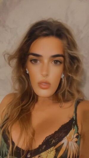 Luciana Paes Instagram - Ja estou em controle dos meus dados. Mas desde ontem isso esta acontecendo #hackdecara #carahackeada .
Nao sei se me desespero ou me reposiciono no mercado.