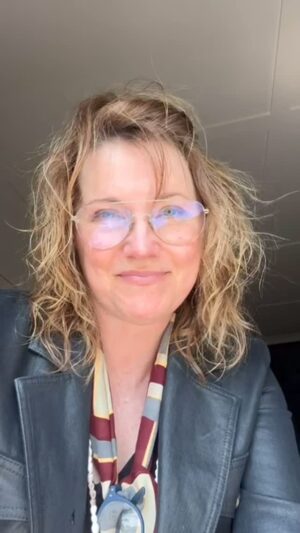 Lucy Lawless Instagram - Salute to Xena ⚔️ 30th anniversary 
January 31-Feb 2 @creationent 
Hardcore nutballs see you soon! 

#xenawarriorprincess