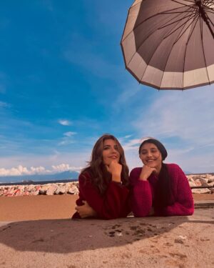 Ludovica Nasti Instagram - TIME IS UP.♥️

STASERA 21:30 su @rai1official 
MINA SETTEMBRE 3 

@serenarossiofficial @iif_gram @paolalucisano @raiplay_official @agataproduzioni @tizianaaristarco