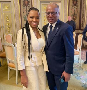 Lura Instagram - É sempre com enorme emoção que vejo as minhas duas pátrias unidas. Por isso, sou grata pelo convite para o almoço de encerramento da VII Cimeira Portugal - Cabo Verde oferecida pelo Primeiro Ministro Luís Montenegro. Estiveram presentes algumas das individualidades que representam a comunidade cabo verdiana na diáspora e que se destacam pela dedicação àquilo que melhor sabem fazer em representação de duas bandeiras e duas nacionalidades num só coração 🇨🇻❤️🇵🇹
