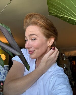 Lynn Collins Instagram - freshie coif ya’ll! 

Had to chop chop bc shedding was rough from the crazy medical journey this summer ✂️
Love to @thairapysalonandwellness 🤍
#regrowth #rebirth #nextpage #whodis #freshie #coiffure