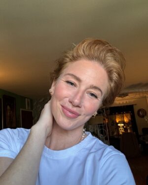 Lynn Collins Instagram - freshie coif ya’ll! 

Had to chop chop bc shedding was rough from the crazy medical journey this summer ✂️
Love to @thairapysalonandwellness 🤍
#regrowth #rebirth #nextpage #whodis #freshie #coiffure
