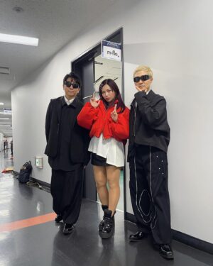 MINMI Instagram - 昨日はドーパmin出てた？w

GMO SONIC2025 m-flo のサプライズゲスト
毎回DJのタカハシタク君はアレンジしたりmixもし直してるのか、構成や音の響きがいつも違って、グルーヴも変わる！刺激的でめちゃ楽しい
VERBAL君は衣装もステージもオシャレで
楽屋でも紳士な優しさに溢れてて本当にステキだ
LISAさん、MELODY、MINAMI、RYOさんのスイートな歌声がビートに乗ると、甘酸っぱい気持ちと高揚感が高まって、ハッピーに心が揺られてくる♡
間違いなく2000年代、代表のDANCE POP MUSIC ‼️
私が参加してるLOTTA LOVEもその１つ🎵　
あー幸せ、、、楽しかったなぁ
で思い出したけど昔、LOTTA LOVEを制作してた時に
タク君に
「MINMIちゃんの歌ってドーパミンかなんか出てるよねっ♪」て言われたの。ドーパミンてなんぞやと改めて調べてみると"多幸感"と書かれていた。
きっと昨日もドーパminでてだだろうな...w
m-flo in GMO SONIC2025 
HAPPYな時間をありがとうございました　@mflo_official  @verbal_ambush  @takudj
#gmosonic #gmosonic2025