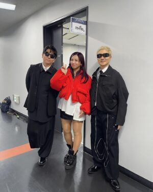 MINMI Instagram - 昨日はドーパmin出てた？w

GMO SONIC2025 m-flo のサプライズゲスト
毎回DJのタカハシタク君はアレンジしたりmixもし直してるのか、構成や音の響きがいつも違って、グルーヴも変わる！刺激的でめちゃ楽しい
VERBAL君は衣装もステージもオシャレで
楽屋でも紳士な優しさに溢れてて本当にステキだ
LISAさん、MELODY、MINAMI、RYOさんのスイートな歌声がビートに乗ると、甘酸っぱい気持ちと高揚感が高まって、ハッピーに心が揺られてくる♡
間違いなく2000年代、代表のDANCE POP MUSIC ‼️
私が参加してるLOTTA LOVEもその１つ🎵　
あー幸せ、、、楽しかったなぁ
で思い出したけど昔、LOTTA LOVEを制作してた時に
タク君に
「MINMIちゃんの歌ってドーパミンかなんか出てるよねっ♪」て言われたの。ドーパミンてなんぞやと改めて調べてみると"多幸感"と書かれていた。
きっと昨日もドーパminでてだだろうな...w
m-flo in GMO SONIC2025 
HAPPYな時間をありがとうございました　@mflo_official  @verbal_ambush  @takudj
#gmosonic #gmosonic2025