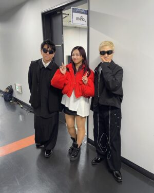 MINMI Instagram - 昨日はドーパmin出てた？w

GMO SONIC2025 m-flo のサプライズゲスト
毎回DJのタカハシタク君はアレンジしたりmixもし直してるのか、構成や音の響きがいつも違って、グルーヴも変わる！刺激的でめちゃ楽しい
VERBAL君は衣装もステージもオシャレで
楽屋でも紳士な優しさに溢れてて本当にステキだ
LISAさん、MELODY、MINAMI、RYOさんのスイートな歌声がビートに乗ると、甘酸っぱい気持ちと高揚感が高まって、ハッピーに心が揺られてくる♡
間違いなく2000年代、代表のDANCE POP MUSIC ‼️
私が参加してるLOTTA LOVEもその１つ🎵　
あー幸せ、、、楽しかったなぁ
で思い出したけど昔、LOTTA LOVEを制作してた時に
タク君に
「MINMIちゃんの歌ってドーパミンかなんか出てるよねっ♪」て言われたの。ドーパミンてなんぞやと改めて調べてみると"多幸感"と書かれていた。
きっと昨日もドーパminでてだだろうな...w
m-flo in GMO SONIC2025 
HAPPYな時間をありがとうございました　@mflo_official  @verbal_ambush  @takudj
#gmosonic #gmosonic2025