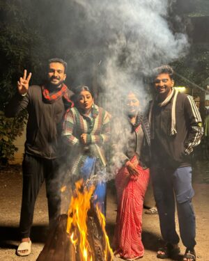 Maahi Gouthami Instagram - Bhogi celebrations on the sets of Chiranjeevi Lakshmi Sowbhagyavathi🔥✨🥰 
#chiranjeevilakshmisowbhagyavathi #zeetelugu
