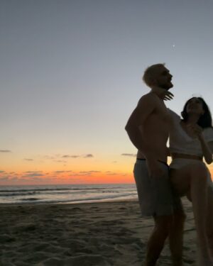 Macarena Achaga Instagram - nunca no rogándote para una foto juntos :,) feliz cumple al mejor hermano del mundo @santiagoachaga 🎂🎎