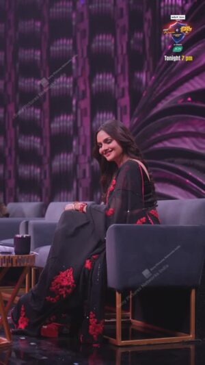 Madhoo Instagram - Hum sabka dil jeetne, phir ek baar TV par aayi hai ek bhaut special guest ❤

Dekhiye #IBDvsSDChampionsKaTashan Aaj raat 7:00 baje sirf #SonyEntertainmentTelevision par.

@remodsouza @geeta_kapurofficial @malaikaaroraofficial

#IndiasBestDancerVsSuperDancer #IndiasBestDancer #SuperDancer #SonyTV #MalaikaArora #Bollywood #RemoDsouza #Entertainment