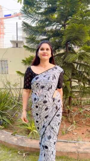 Madhu Reddy Instagram - Reel with my baby bump🤰😘🤗

#instagram #insta #feed #reach #viralpost #viralreel #viralinstagram #viralreel #viralvídeos #reach #pregnant #pregnancy #pregnantlife #women #mother #motherlove #motherdaughter #happy #feelings #feelitreelit #feelings #dance #babybump #trend #trendingnow #trendingsongs #musiclover #musicislife
