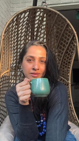 Madhurani Gokhale Instagram - मी सध्या काय करतेय…?.!!!!!
“chill “टाकतेय…!!!