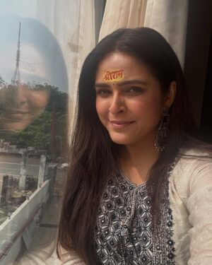 Madhurima Tuli Instagram - Feel so blessed I could be at Sangam in Prayagraj just before the #mahakumbh started. It was purely magic to see 3 rivers collide.. Couldn’t take the holy dip but #grateful I could visit ❤️🙏🏼